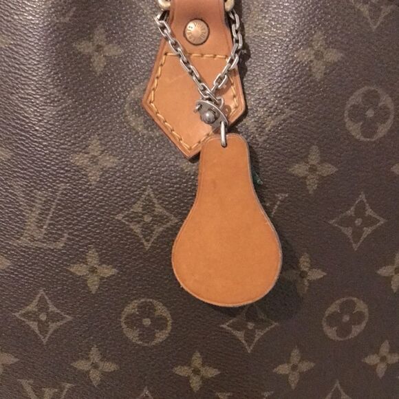 Authentic HERMÈS Pear leather bag charm 🍐 - Picture 5 of 8